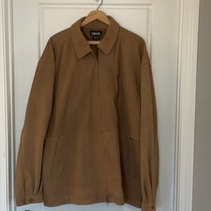 Ashworth men’s zip front suede jacket.  Front patch pockets fully lined